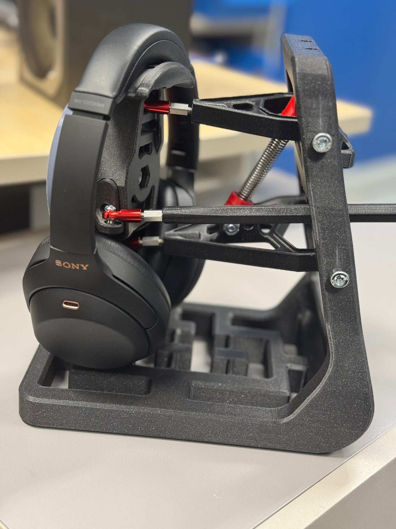 Car Wheel Headphone Holder – 3D Printed Suspension Stand